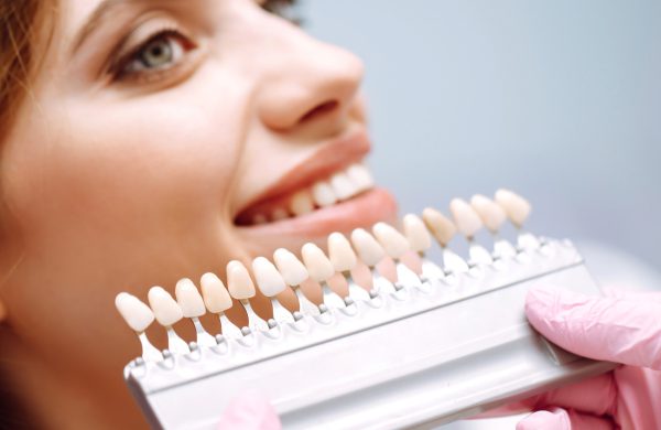 Ποια ειναι η καλυτερη λευκανση δοντιων evipapakosta_leukansi